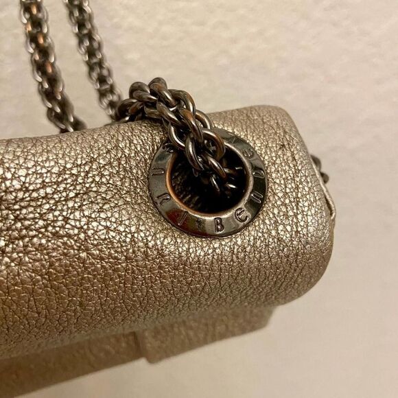 Henri Bendel silver metallic embossed leather pleated chain strap medallion bag - Picture 7 of 12